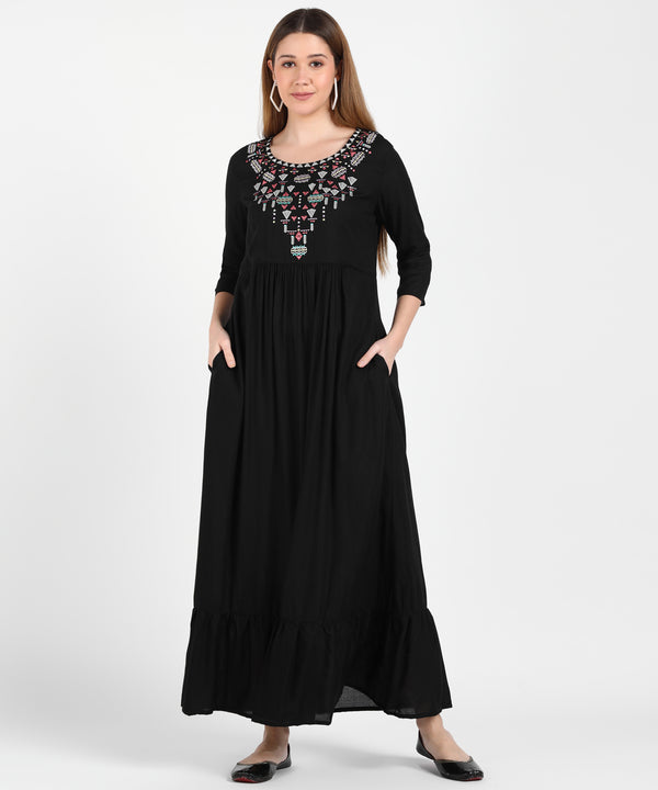 Elegant Comfort: Women's Embroidered Knee-Length Kurti
