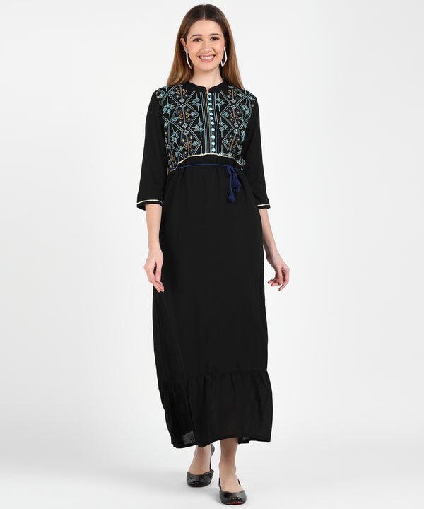 Timeless Elegance: Women's Embroidered Knee-Length Kurti