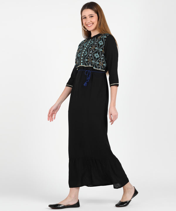 Timeless Elegance: Women's Embroidered Knee-Length Kurti
