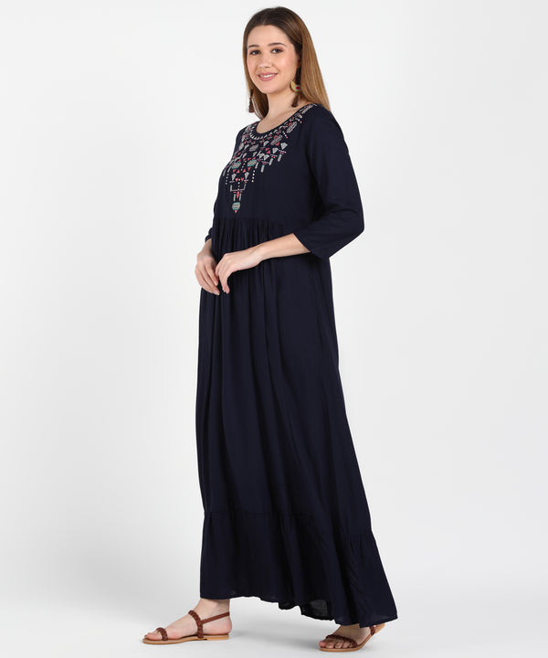 Elegant Comfort: Women's Embroidered Knee-Length Kurti