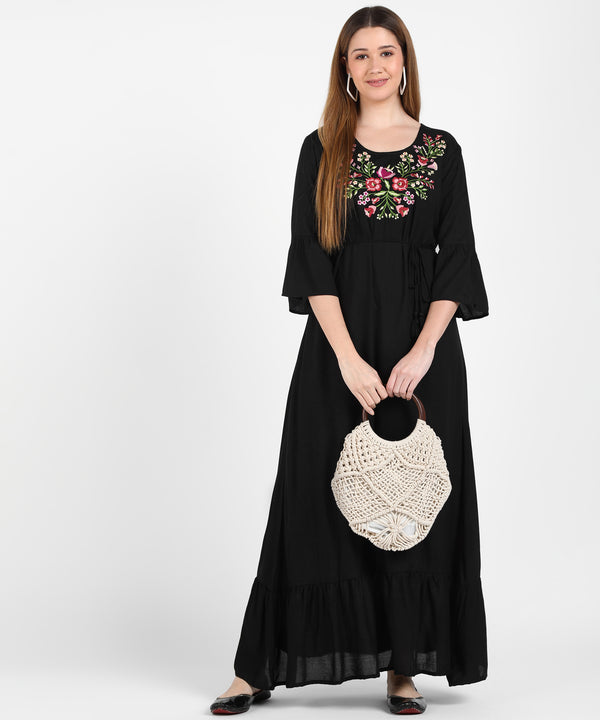 Graceful Charm: Women’s Embroidered Knee-Length Kurti