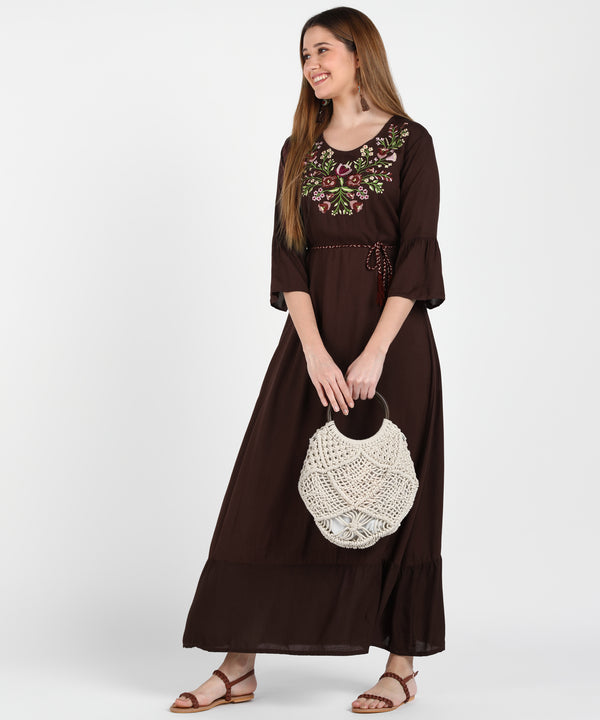 Graceful Charm: Women’s Embroidered Knee-Length Kurti