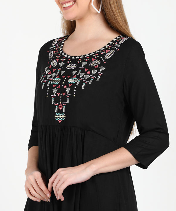 Elegant Comfort: Women's Embroidered Knee-Length Kurti