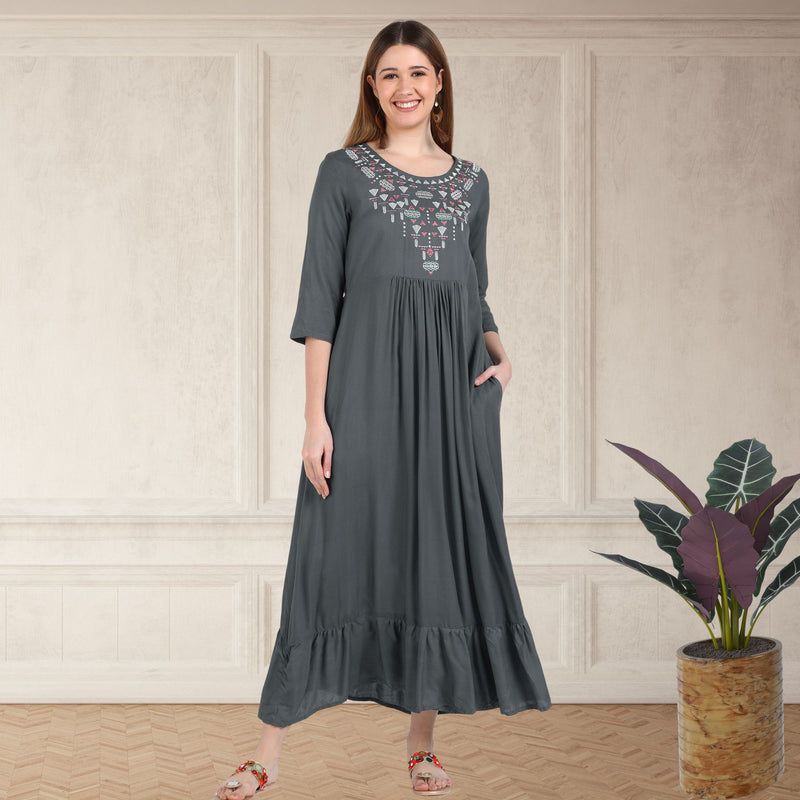Timeless Elegance: Women's Embroidered Knee-Length Kurti